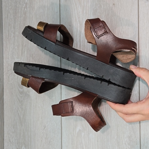 Sundance Leather Toe Loop Platform Buckle Sandals sz 37 / 6.5 - Picture 9 of 13